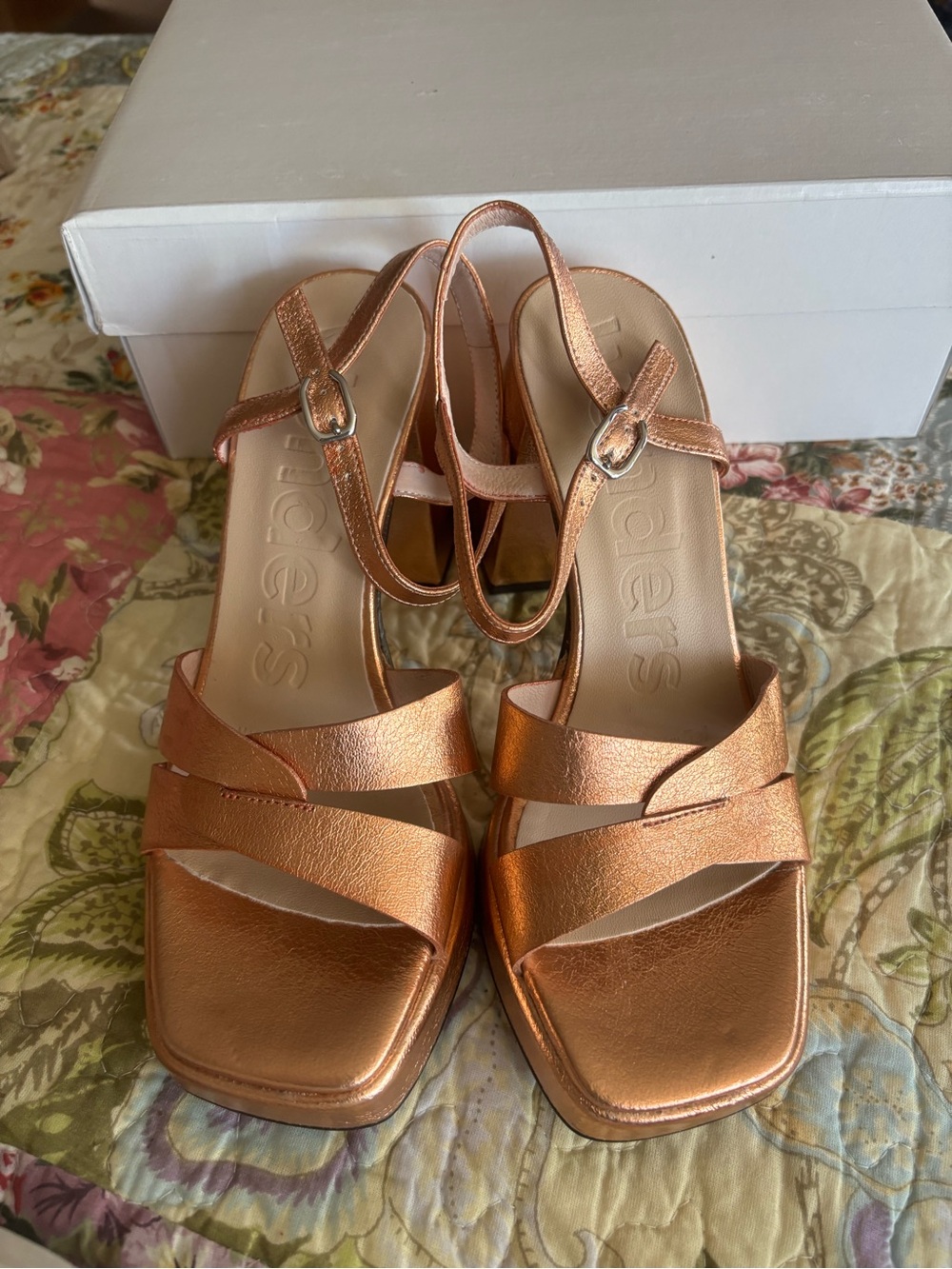 Wonders Rose Gold Metallic Platforms-NWB-Size 37/6.5-7